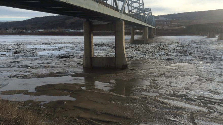 Ice front moves through Town of Peace River