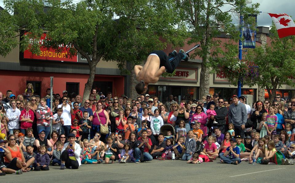 Street performers return to Grande Prairie