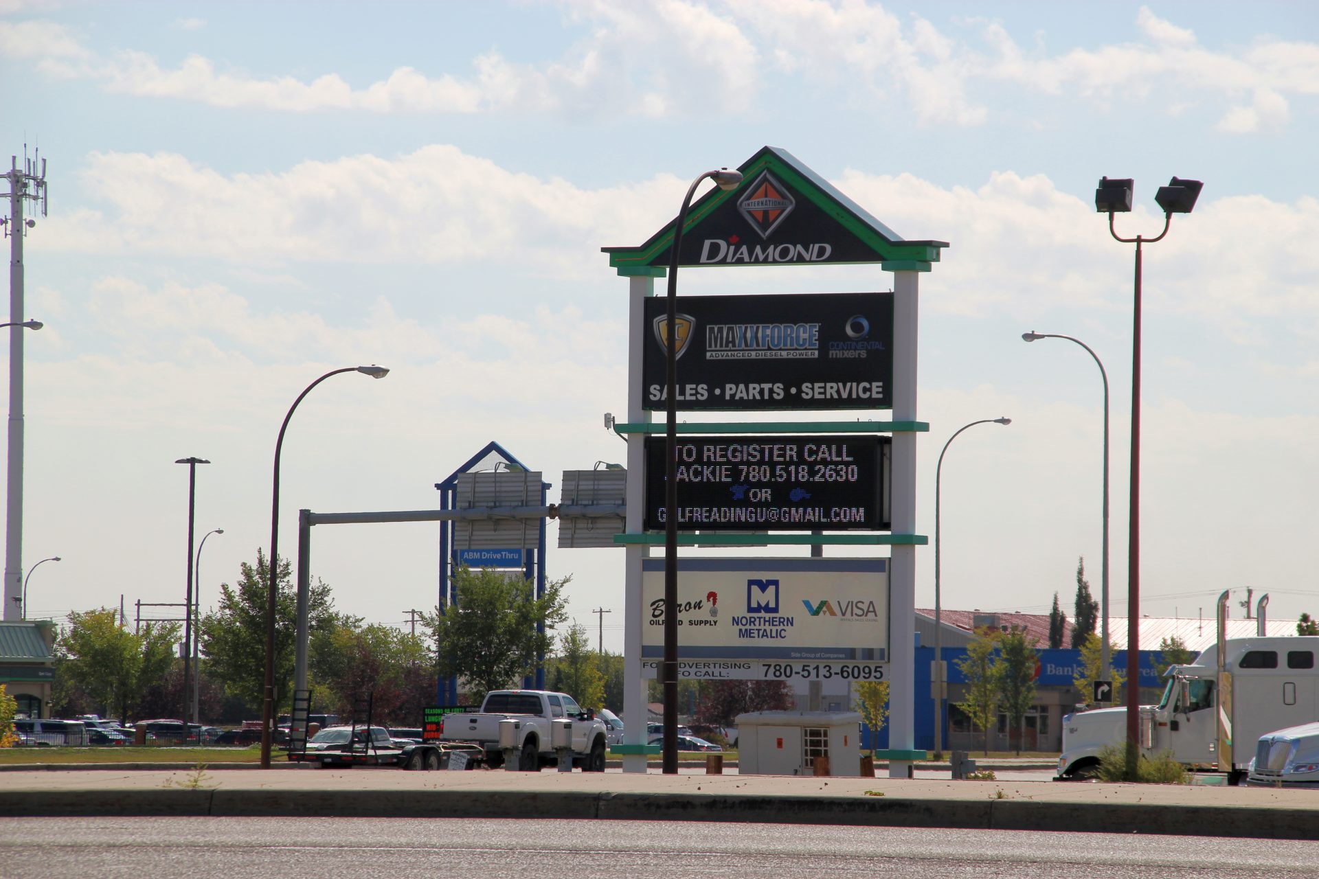 Grande Prairie not happy with electronic signs: survey
