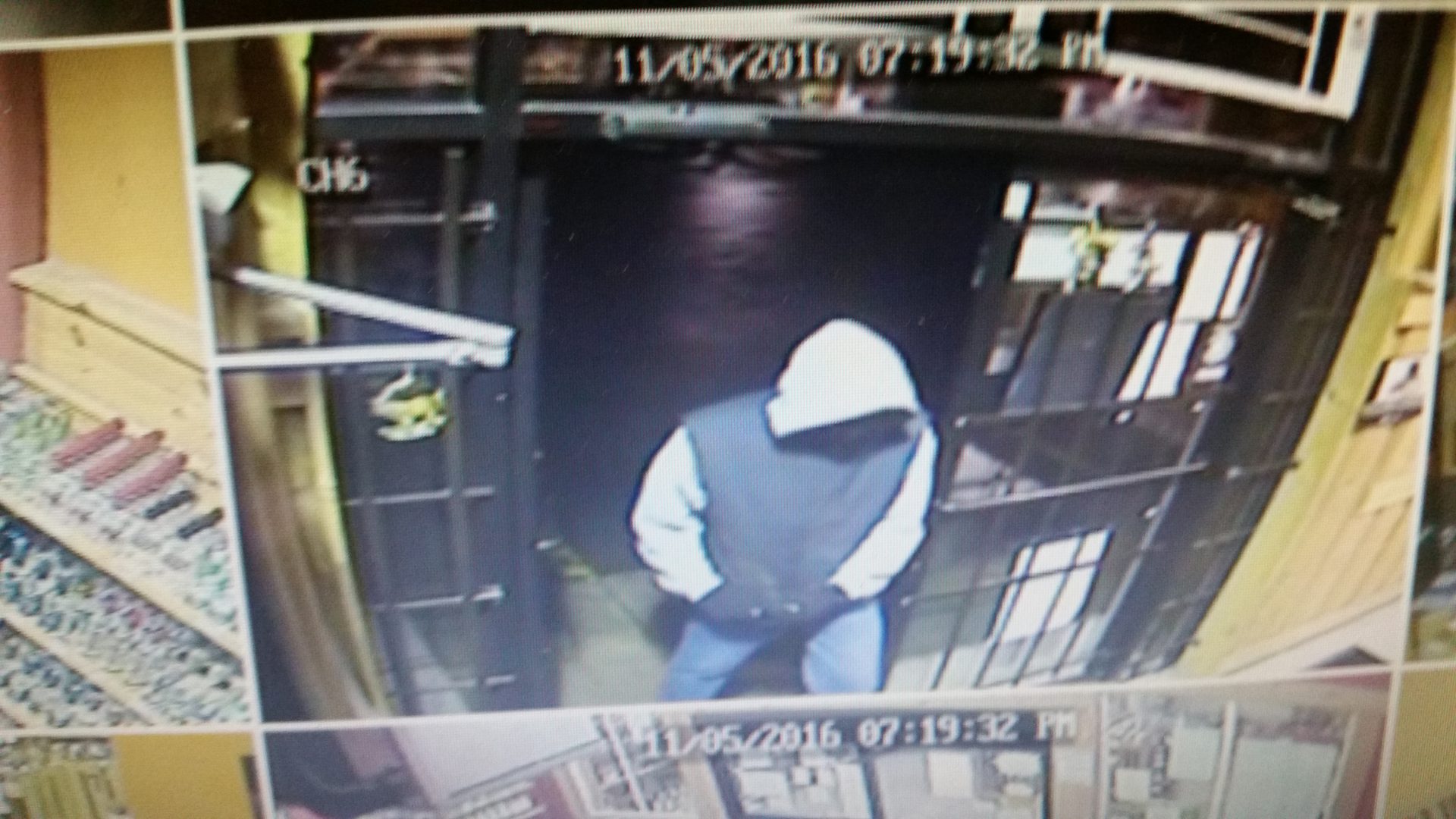 Masked man robs Crystal Spirits Liquor Store with knife