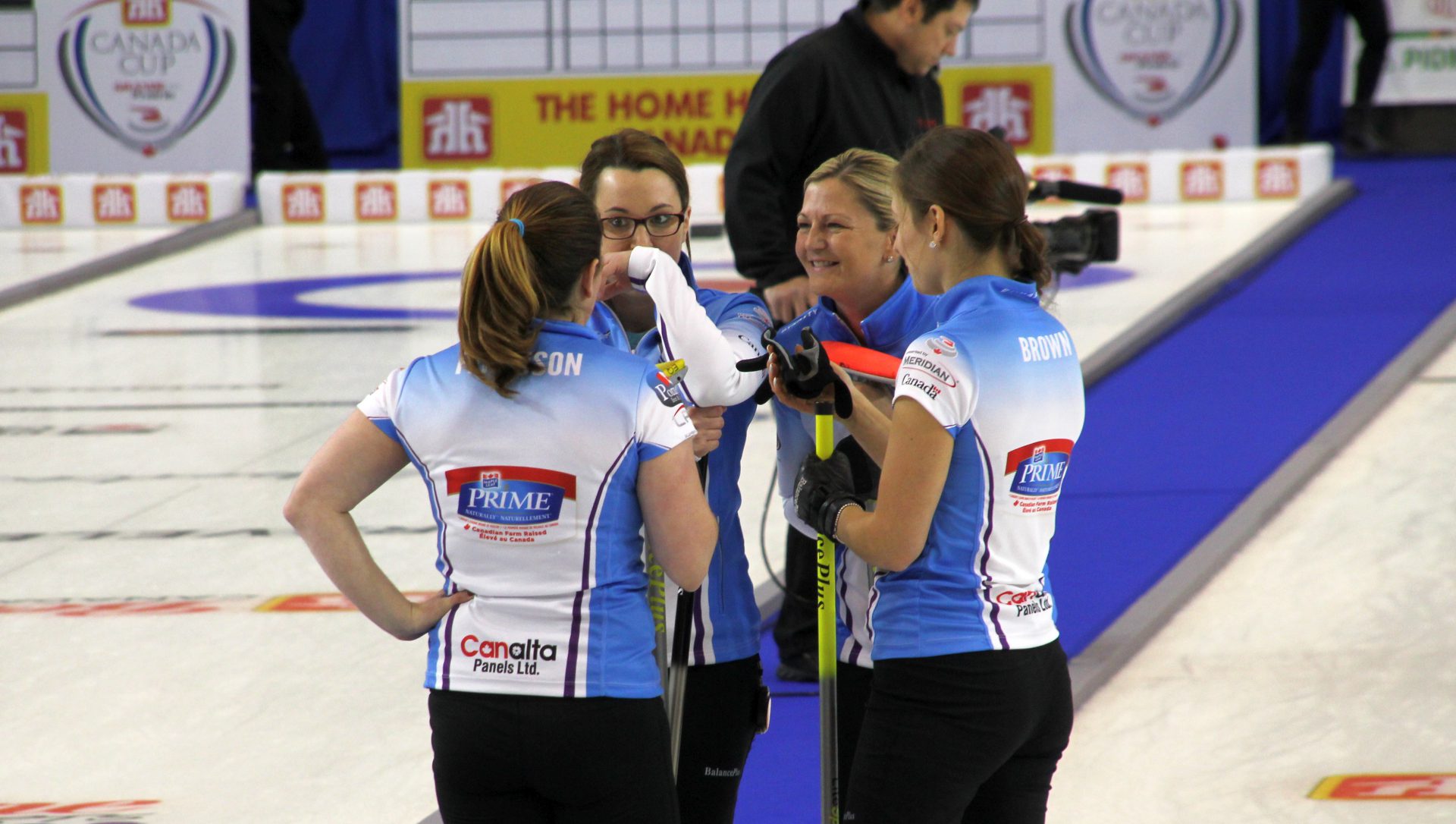Val Sweeting beats Jennifer Jones to advance to finals