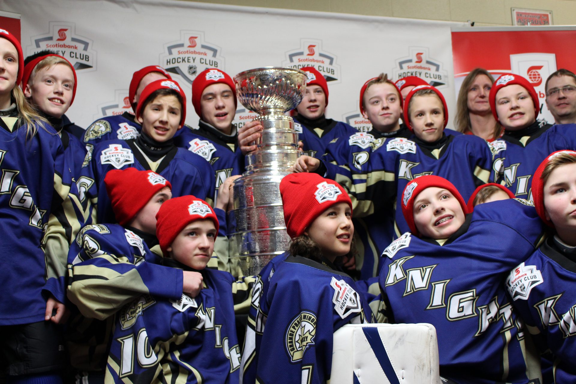 Stanley Cup a surprise for Pee Wee hockey team