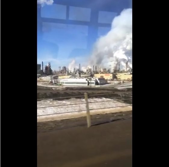 Syncrude fire caused by line failure, naphtha leak