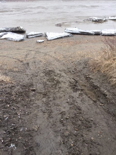 Damage done to Wapiti River shore, sign over long weekend