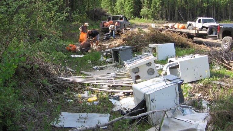 Albertans encouraged to report illegal dumping