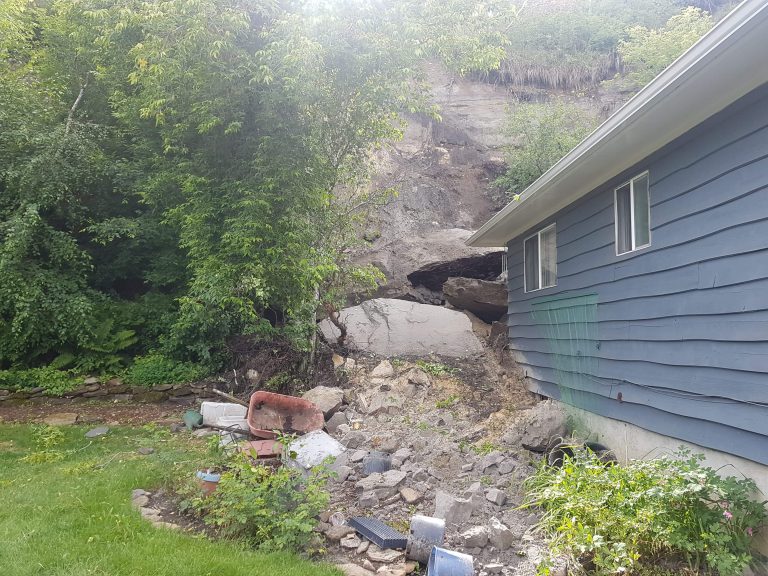 UPDATED:Landslide damages home in Peace River