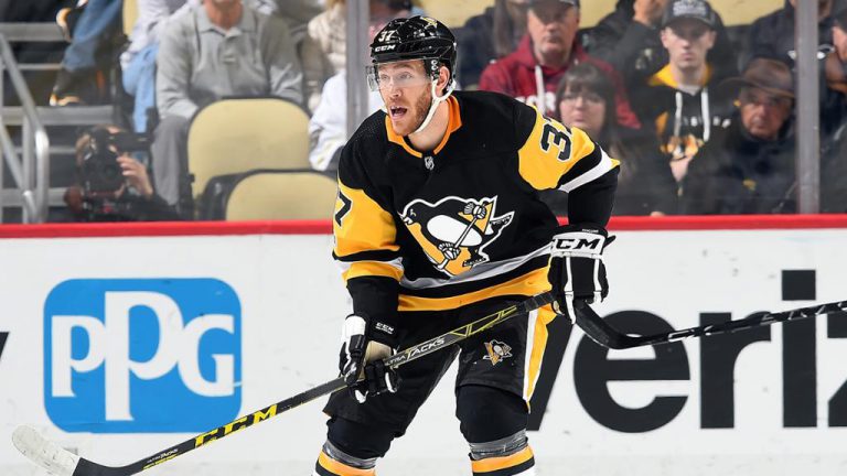 Carter Rowney signs with Anaheim Ducks
