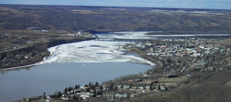 Warm weather slowing down Peace River ice front
