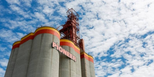 New grain elevator being built in Huallen