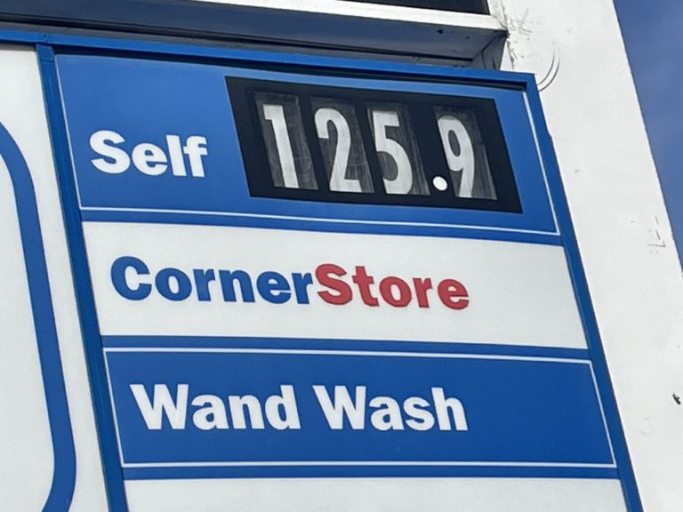 Alberta gas prices on the rise, warns expert