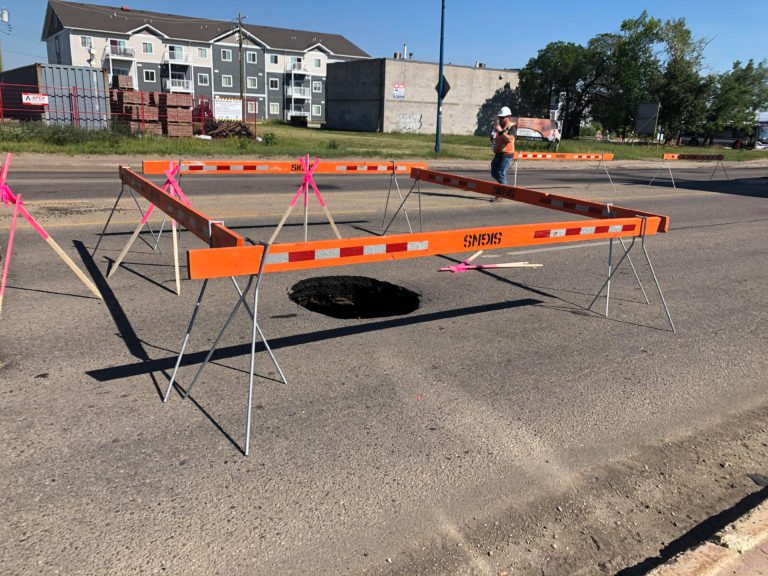 Drivers asked to avoid 98 Street and 101 Avenue due to sinkhole