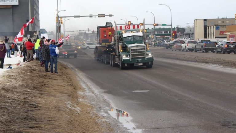 Grande Prairie residents gather in support of Slow Roll Freedom Convoy