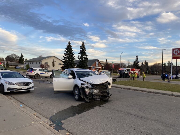 Collision causes traffic delays on 105 Ave