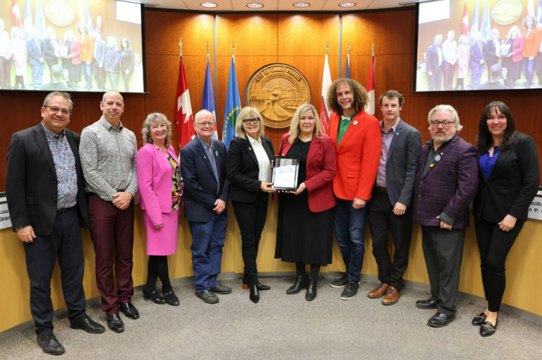 Grande Prairie Hockey Legends Project leader honoured with memorial plaque