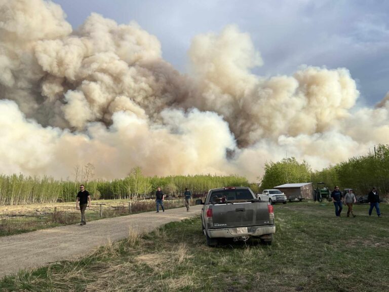 Crews continue to battle 900 hectare blaze east of Teepee Creek