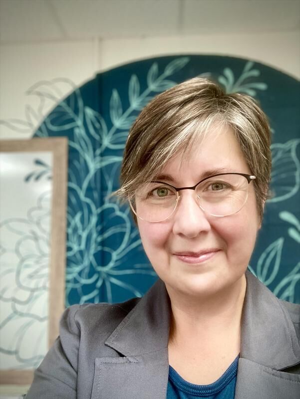 Rhonda Johnson wins award